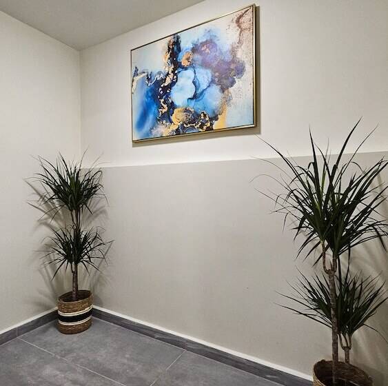 ホテル The Külsümz