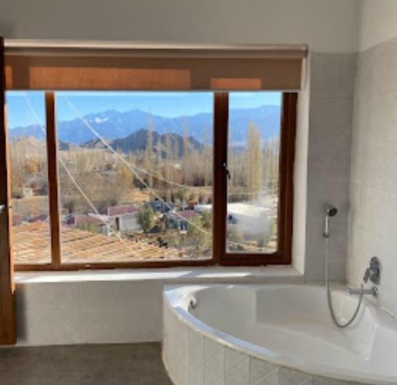 ホテル The Zen Ladakh Leh