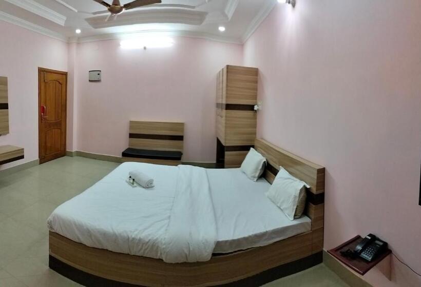 호텔 Tirupati Guest House