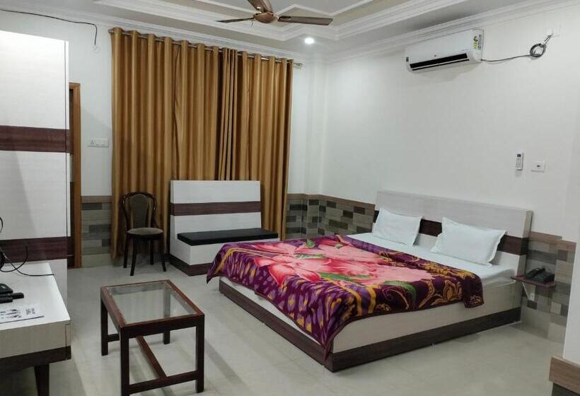호텔 Tirupati Guest House