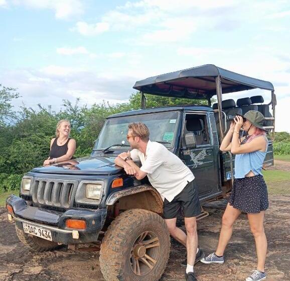 호텔 Udawalawa Center Point Safari Villa