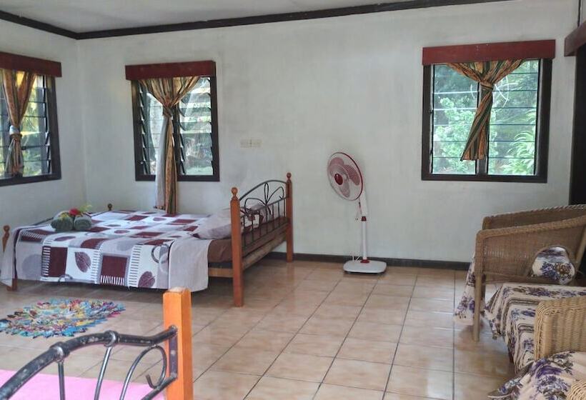 هتل Yasawa Long Beach Hideout Resort