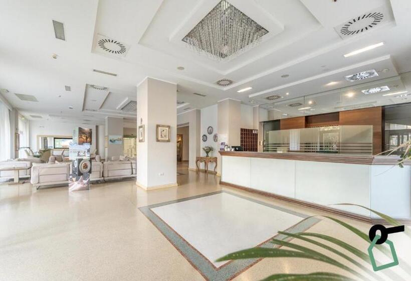 هتل Hotiday Room Collection   Otranto