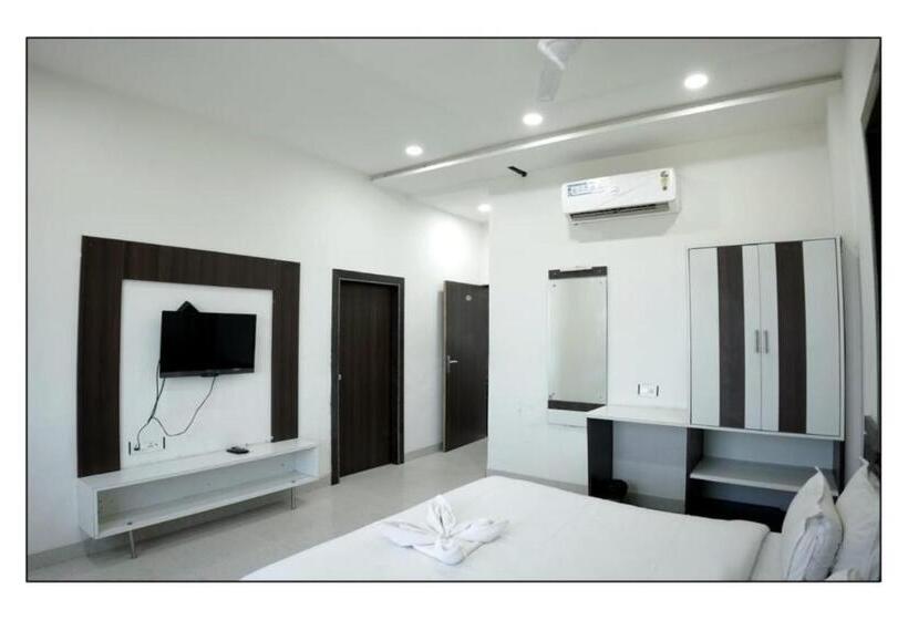 Meridian Hotel & Resort