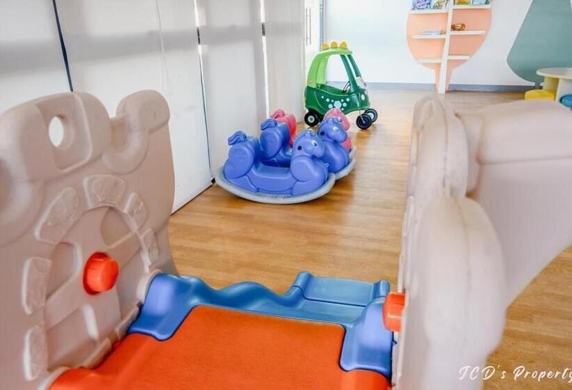 Mactan Newtown Near Airport! With Pool Access