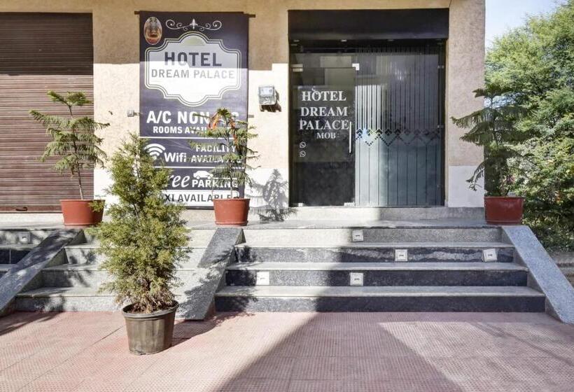 Oyo Hotel Dream Palace