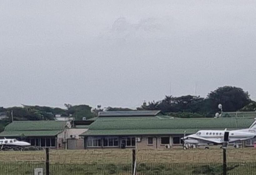 Пансион Airport Airbnb Family Units