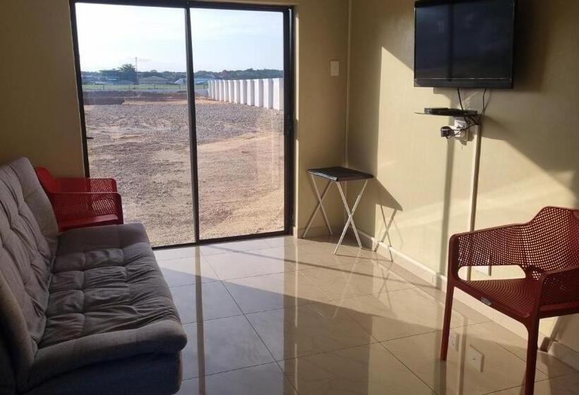 Пансион Airport Airbnb Family Units