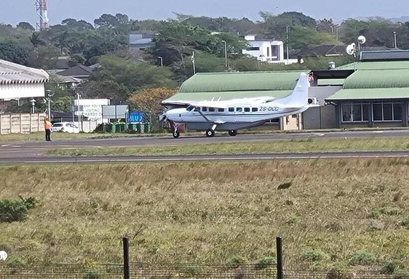 Пансион Airport Airbnb Family Units