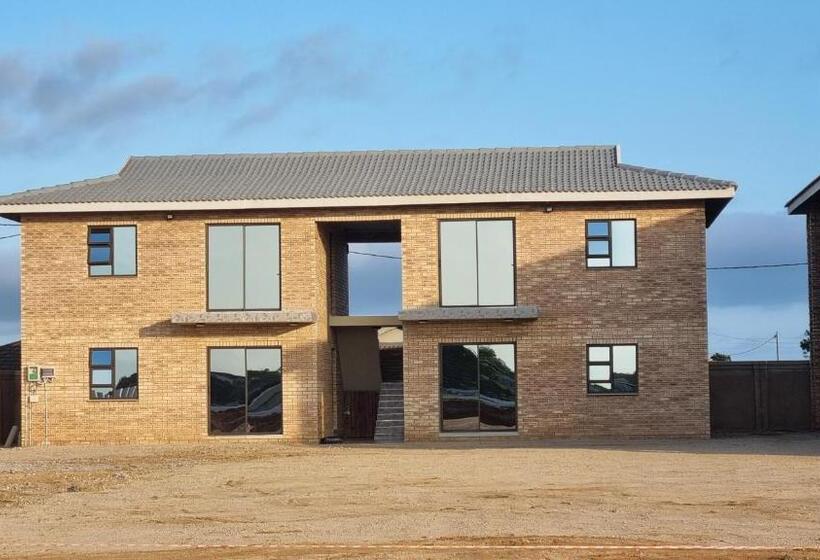 Пансион Airport Airbnb Family Units