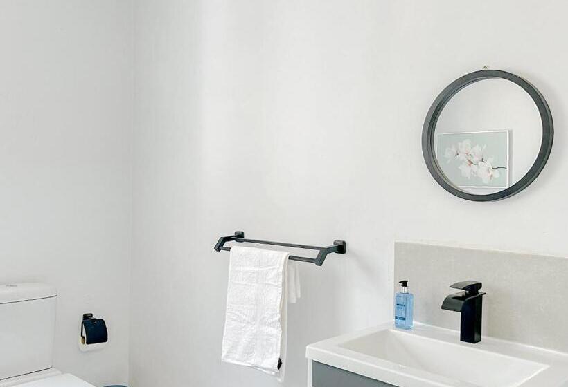 פנסיון Amoris Guesthouse   In Brooklyn