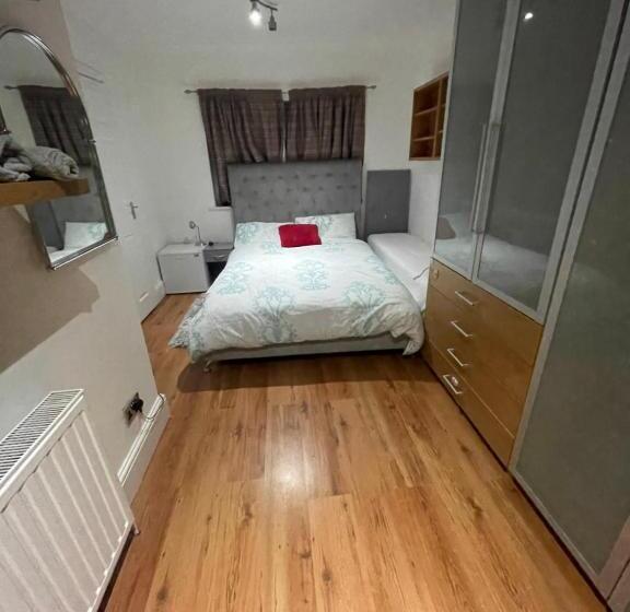 Пансион Double Room En Suite Free Parking