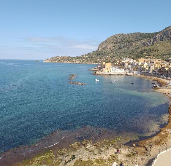 ペンション La Rondine Bed