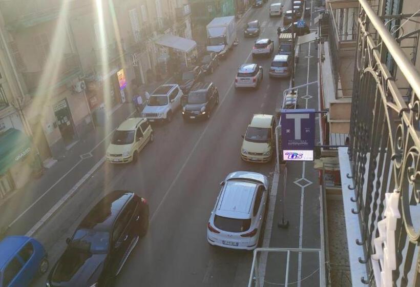 ペンション La Rondine Bed