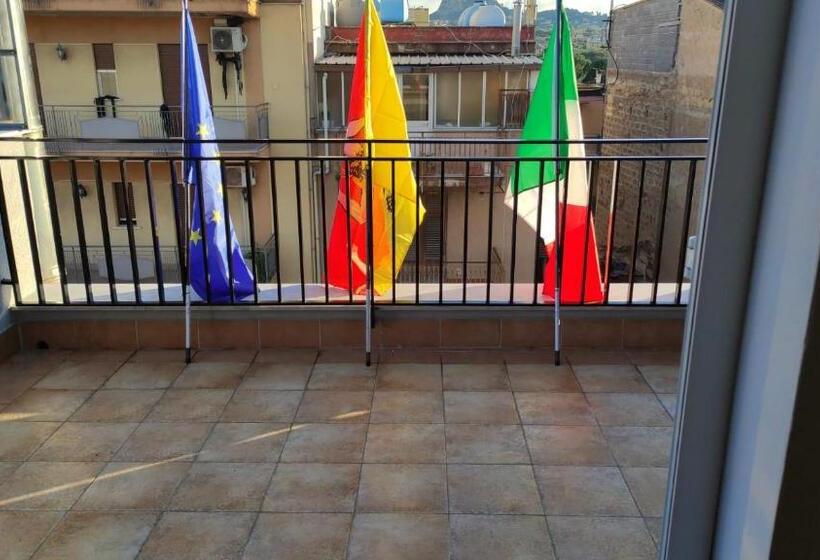 ペンション La Rondine Bed