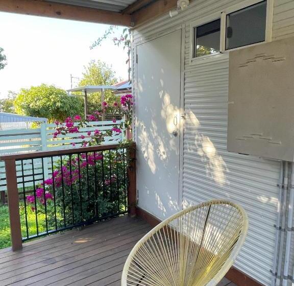 پانسیون Zen Escape Guest House  Hidden Little Gem, Funky Corner, Boutique Granny Flat