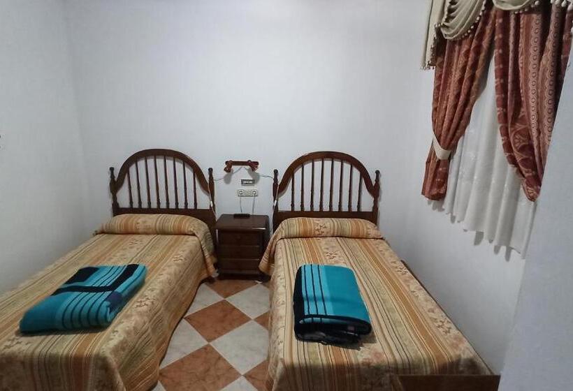 펜션 Hostal Algaidas