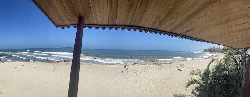 پانسیون Hostal Mocambo Beach