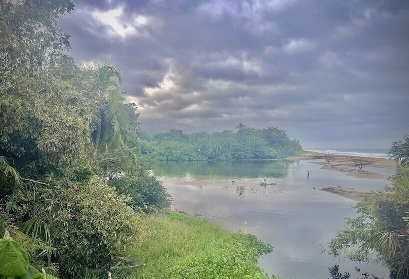 פנסיון Hostal Mocambo Beach