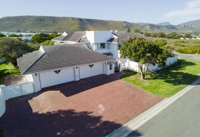 بنسيون Joie De Vivre   22 Rocklands