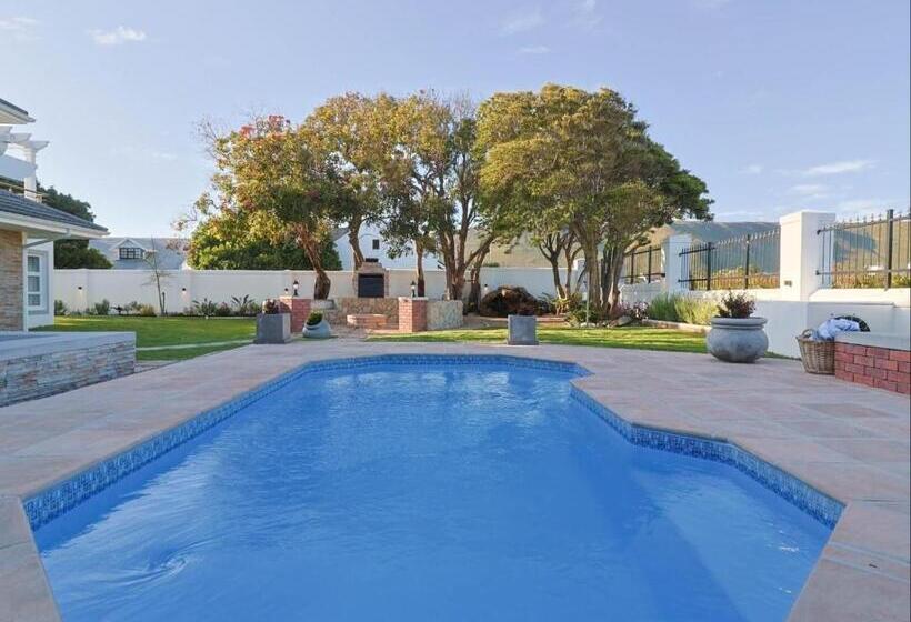 بنسيون Joie De Vivre   22 Rocklands