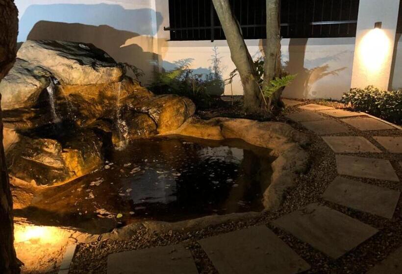 بنسيون Joie De Vivre   22 Rocklands