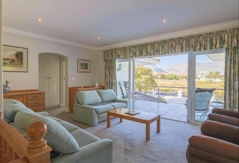 بنسيون Joie De Vivre   22 Rocklands