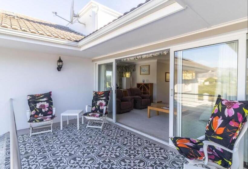 بنسيون Joie De Vivre   22 Rocklands