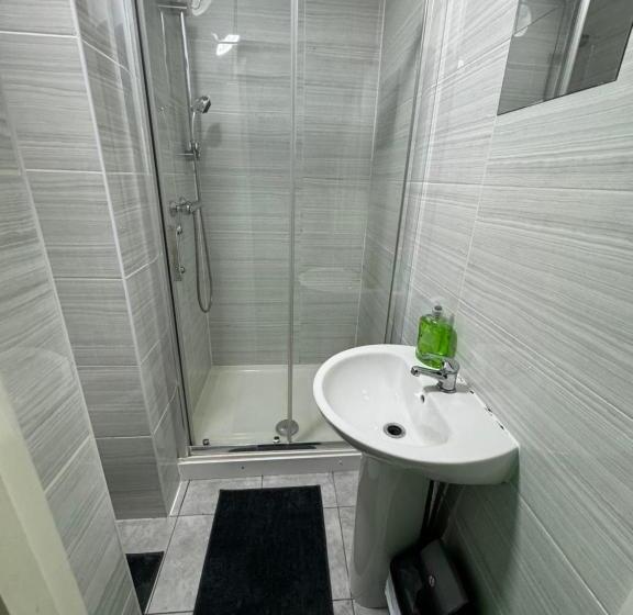 پانسیون Large Ensuite In West Midlands