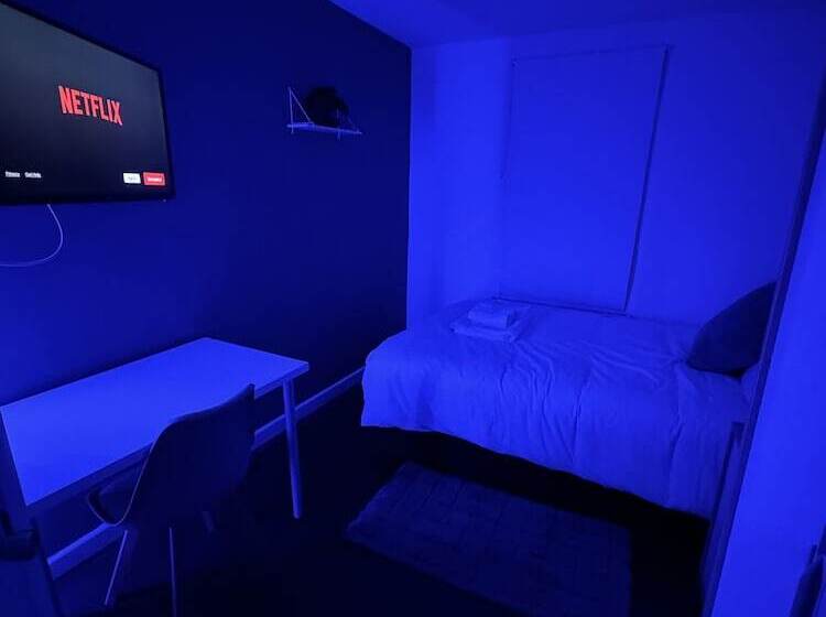 پانسیون Large Ensuite In West Midlands