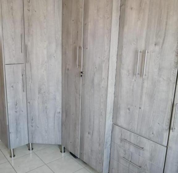 פנסיון Okuhle Guest House