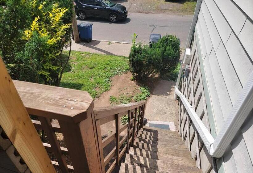 پانسیون Rock Pad Airbnb