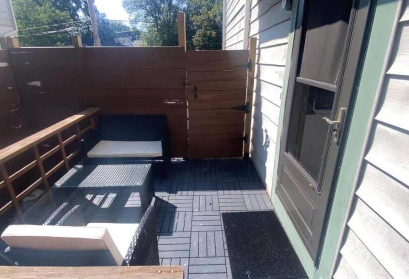 پانسیون Rock Pad Airbnb