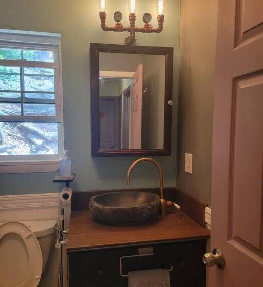 پانسیون Rock Pad Airbnb