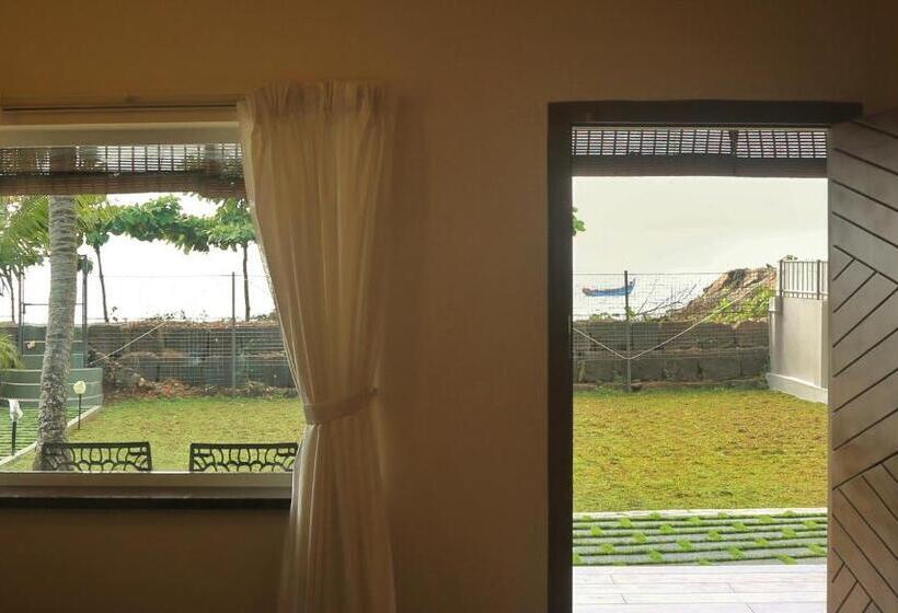 Pensione Shore Stories