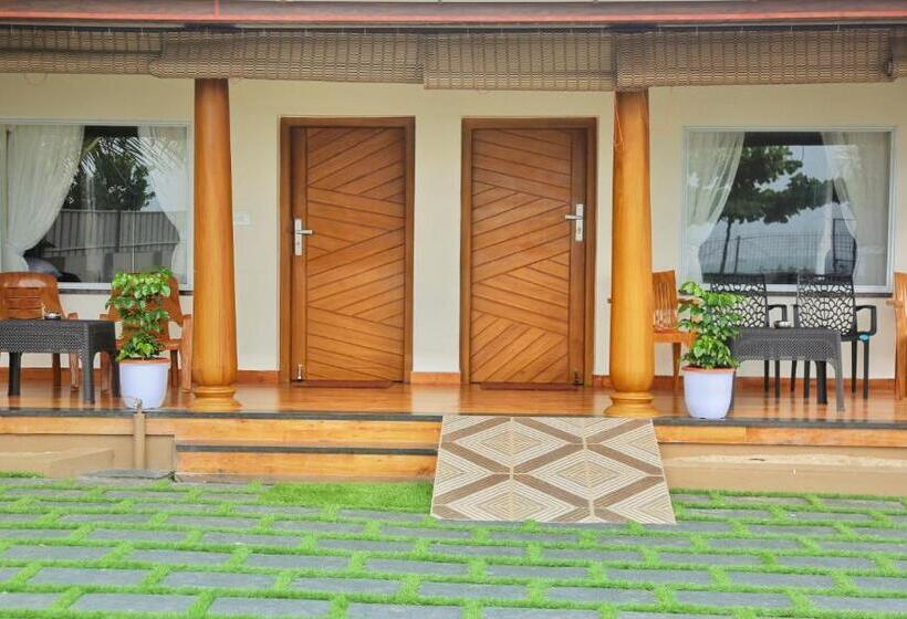 Pensione Shore Stories