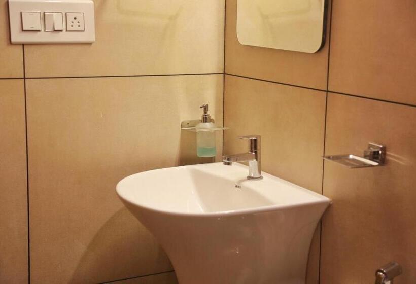 Pensione Shore Stories