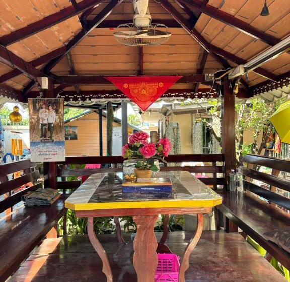 Pensão The Stone Guest House