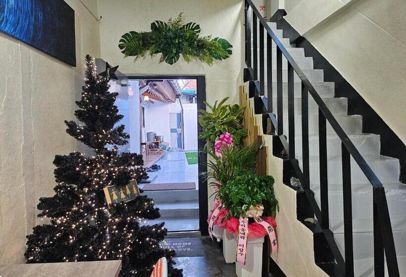 بنسيون Young House