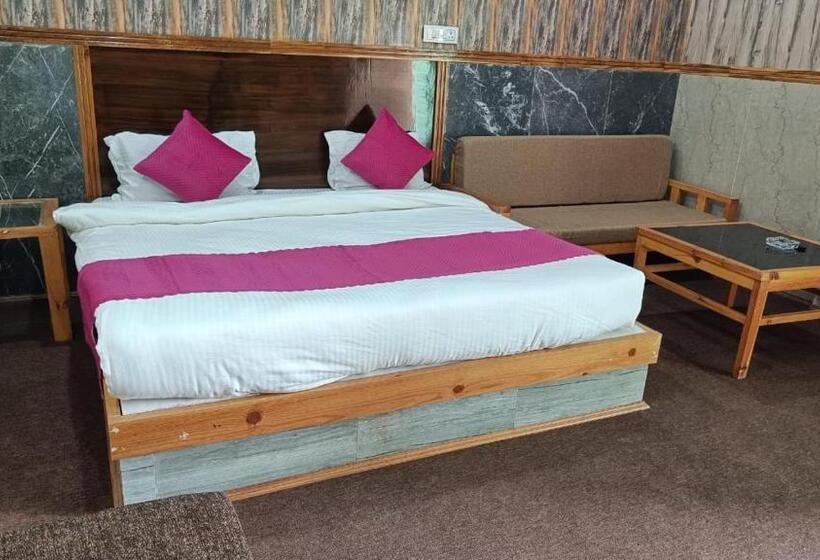 Phoenix Hotel & Restaurant