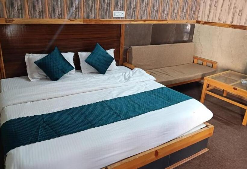 Phoenix Hotel & Restaurant