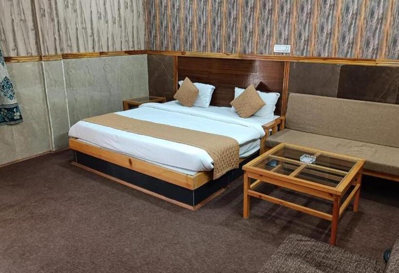 Phoenix Hotel & Restaurant