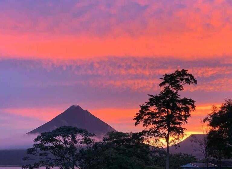 مبيت وإفطار Rustico Arenal Glamping & Rooms