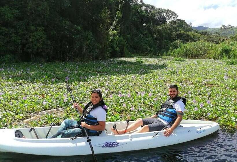 مبيت وإفطار Rustico Arenal Glamping & Rooms