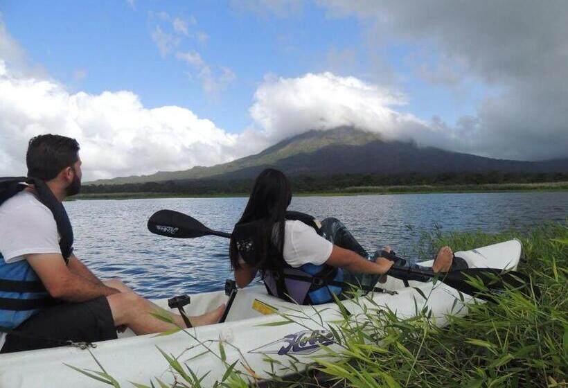 مبيت وإفطار Rustico Arenal Glamping & Rooms