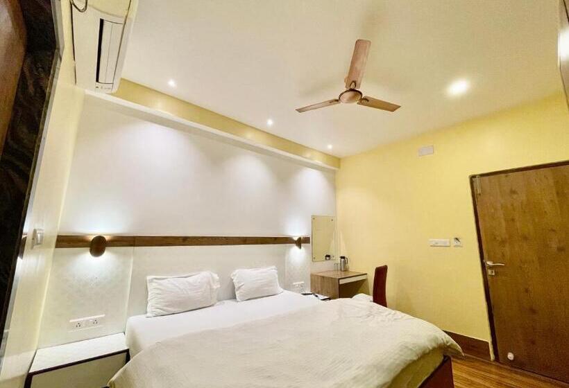 فندق Shivam ! Varanasi होटल शिवम హోటల్ శివం ஹோட்டல் சிவம் Forɘigner S Choice ! Fully Air Conditioned Hote