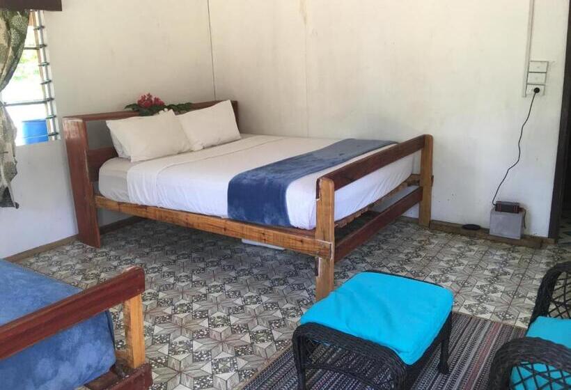 استراحتگاه Yawekata Eco Still Bluewater Lodge