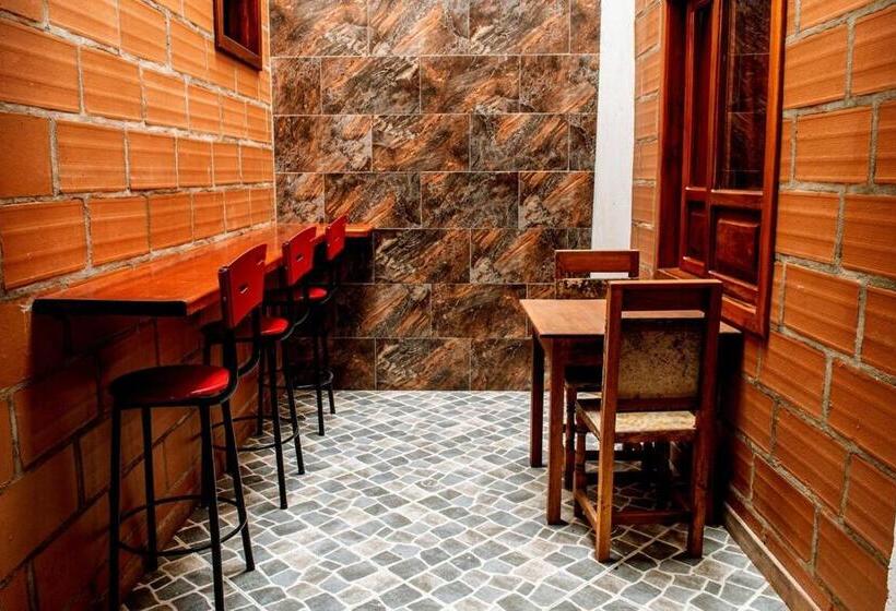 فندق صغير Hostal Café Racer