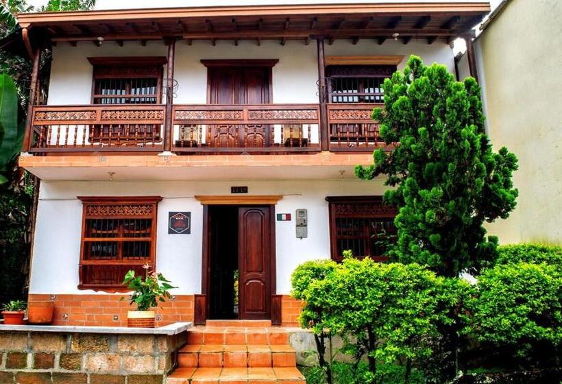 فندق صغير Hostal Café Racer