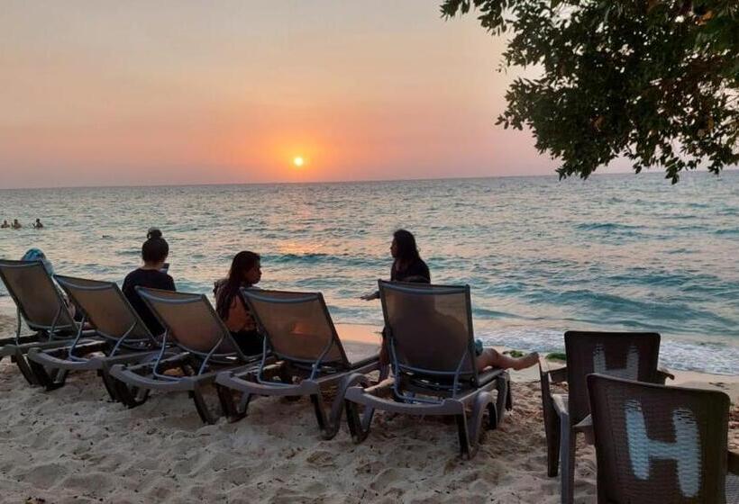 旅馆 Hugos Place Baru